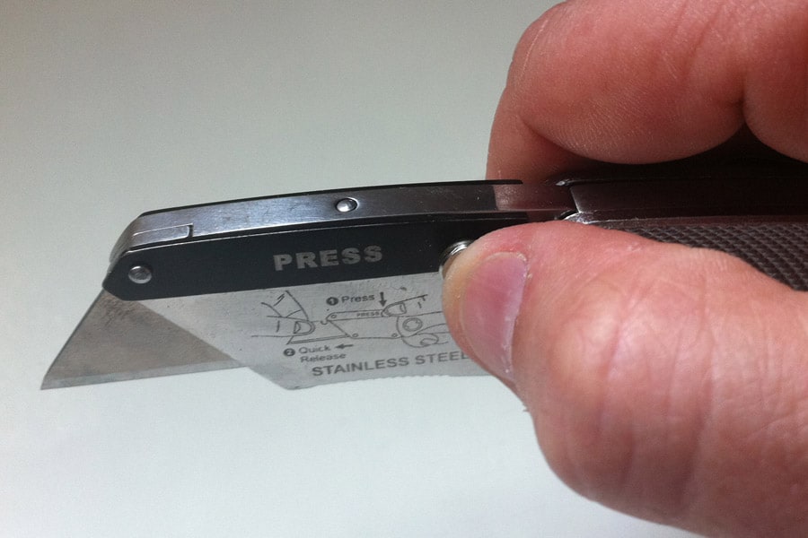 Husky folding utility knife push-button blade removal